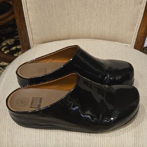 Fitflop Shuv Black patent Leather Slip-On Clog mules